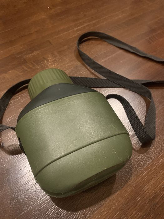 Stara butelka, termos, manierka