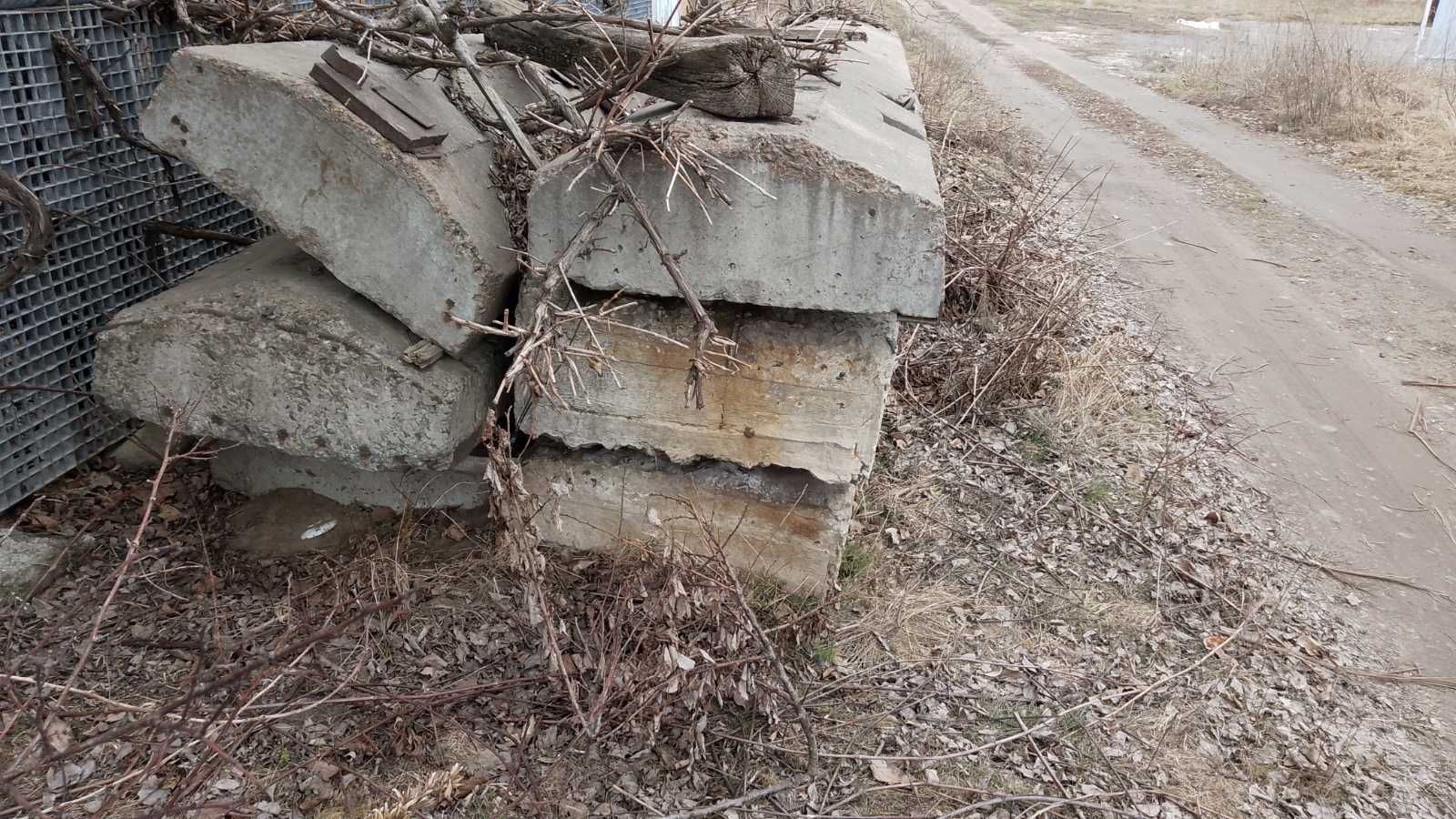 Підкранові залізобетонні балки (лежні).