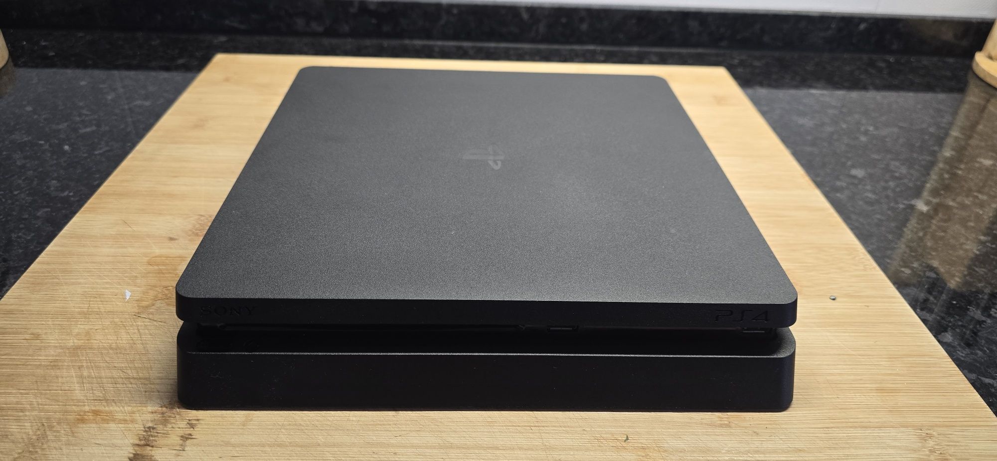 Playstation 4, 400GB