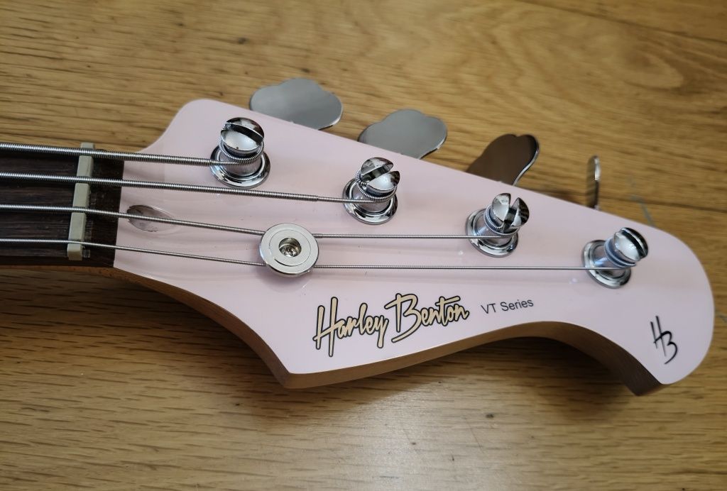 Baixo Jazz Bass - EMG - com pickups ativos EMG