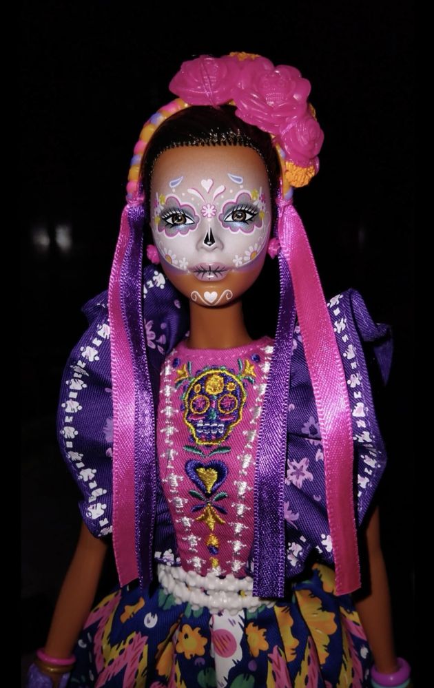 Barbie 2022 Día De Muertos Lalka w tradycyjnej falbaniastej sukience