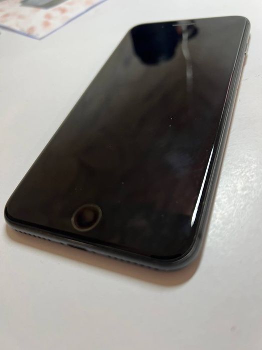 Телефон iPhone 8plus 64