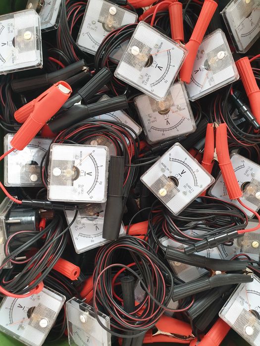 Woltomierz analogowy DH-50 BEZPIECZNIK krokodylki