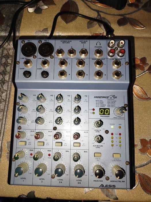 Микшерный пульт Alesis multimix 6