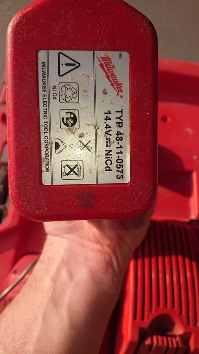 wiertarka wkrętarka Milwaukee + ładowarka + skrzynka