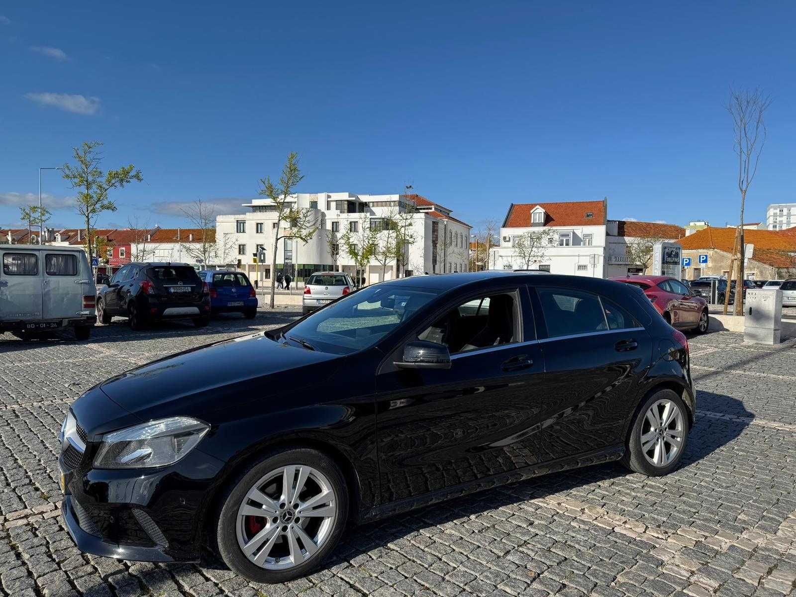 Mercedes-Benz A 180 URBAN - Poucos KM - IMACULADO