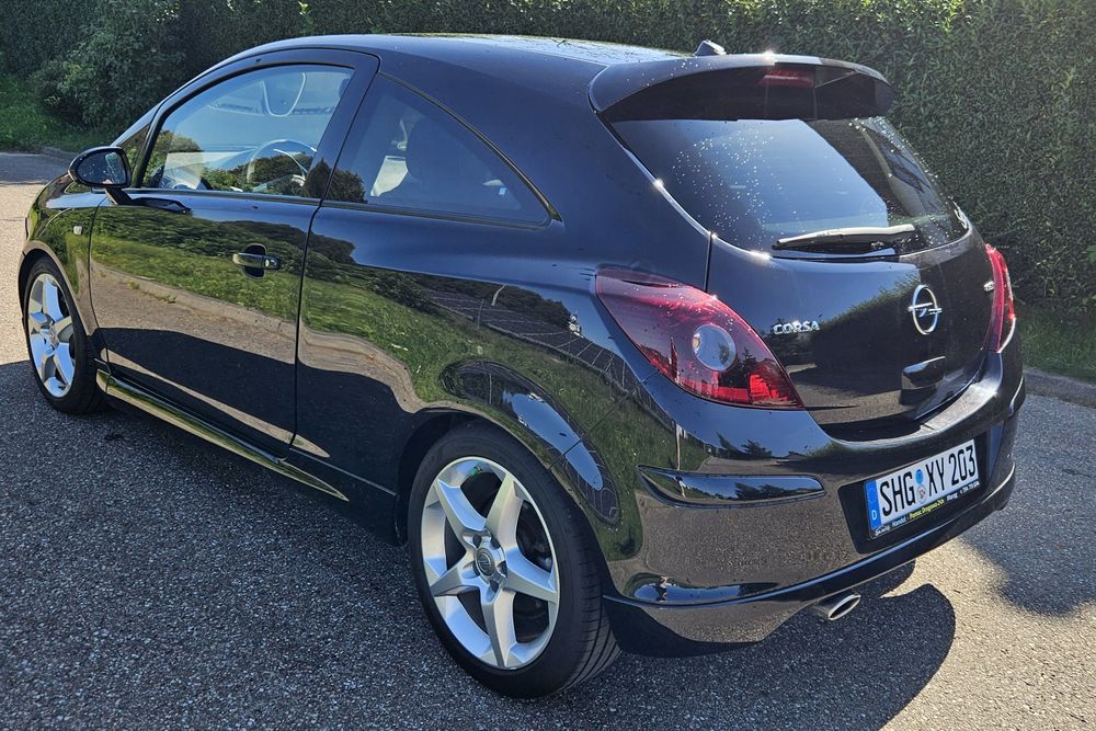 Opel Corsa D 1.6T GSi OPC 150koni