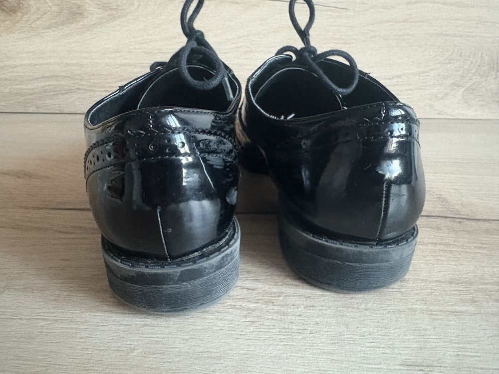 Buty wiązane lakierki r. 37/38