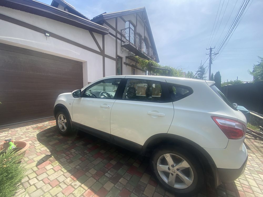 NISSAN Qashqai продаж