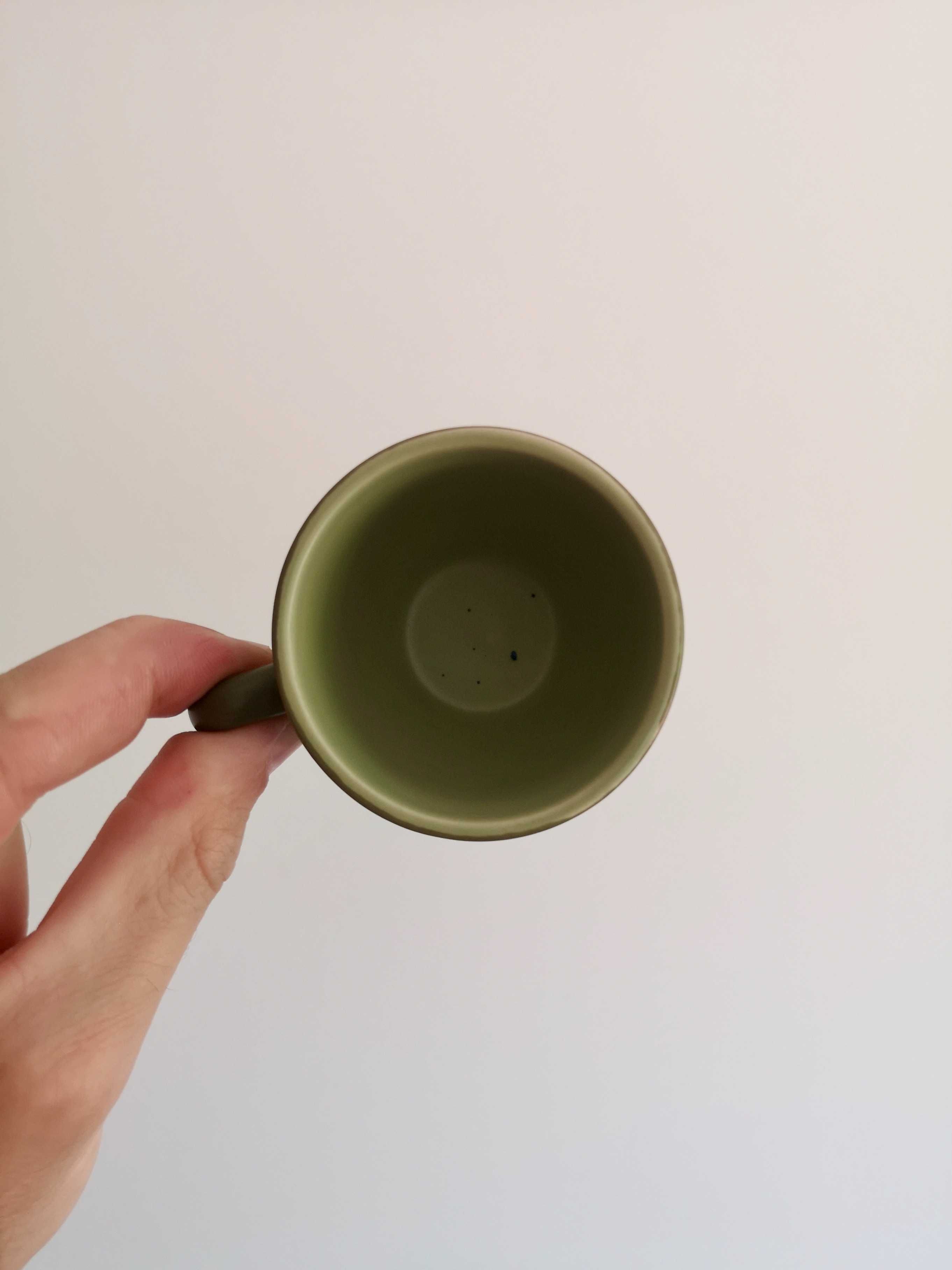Chávena de café com pires, em cerâmica verde azeitona matte