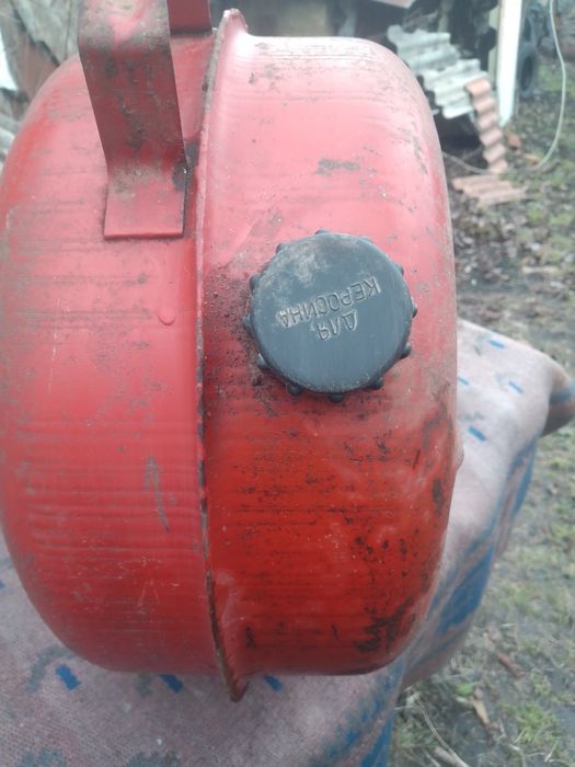 Продам канистру 20л