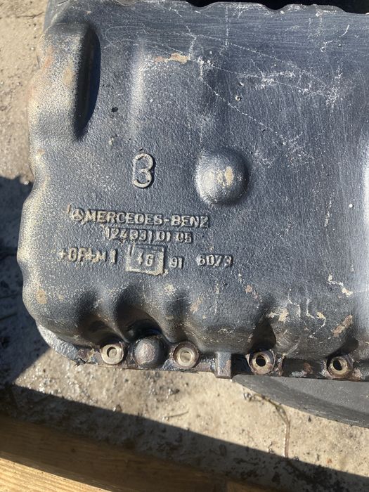 Мерседес W124 поддон масляний 4 MATIC 4X4 1243350406