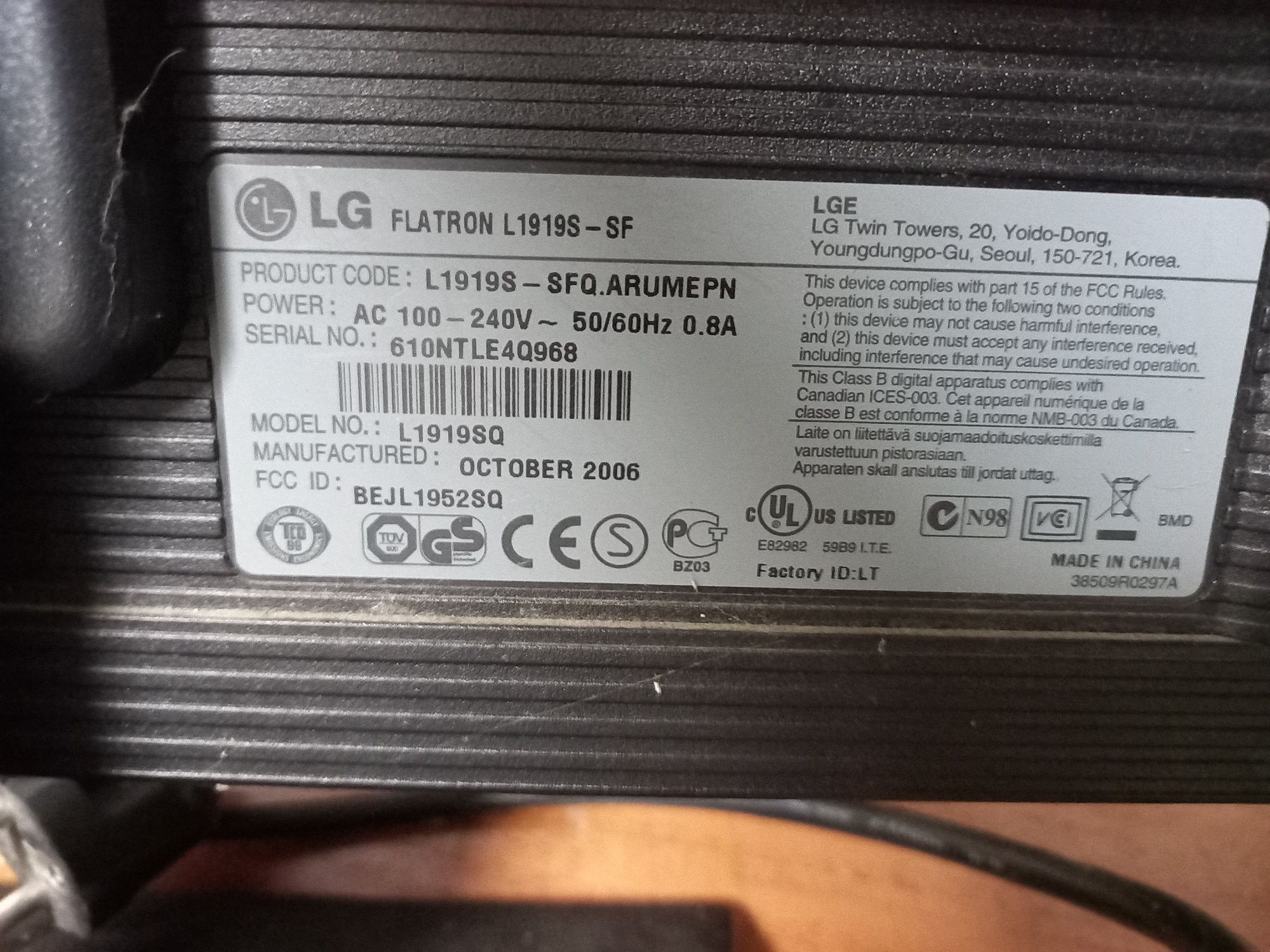 Монитор LG flatiron L1919S