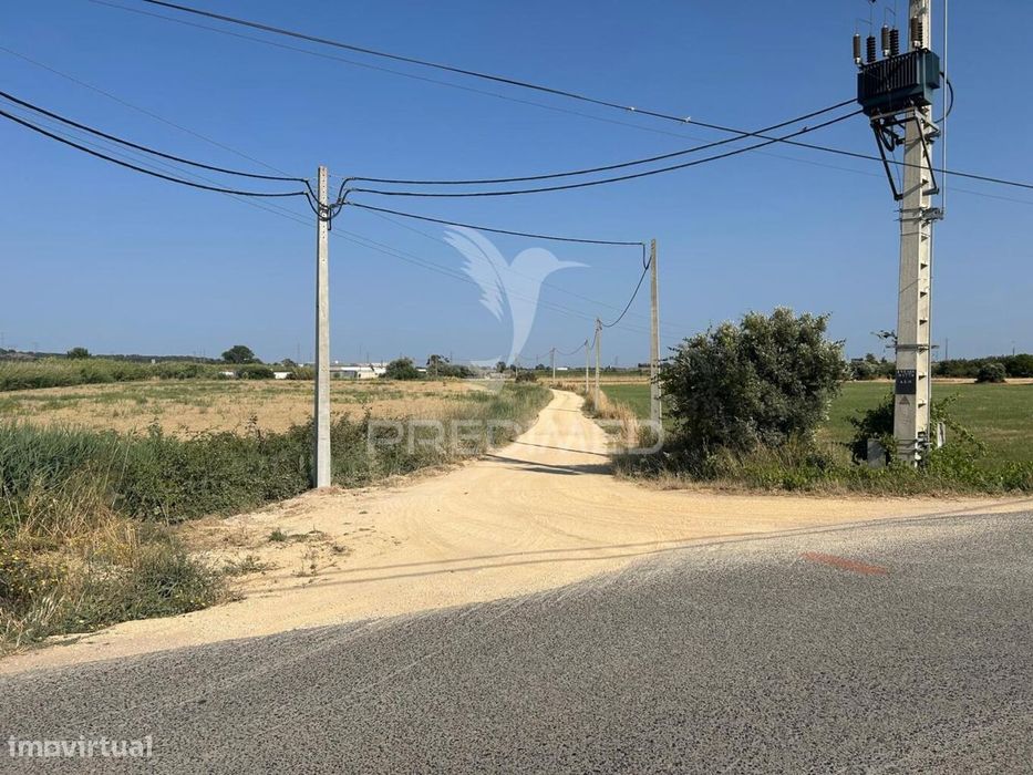 Terreno rústico de 9.200m2 no Carregado