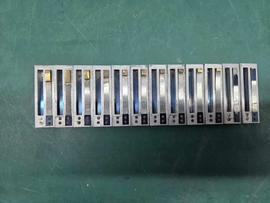 Głosy basowe do akordeonu lub harmonii