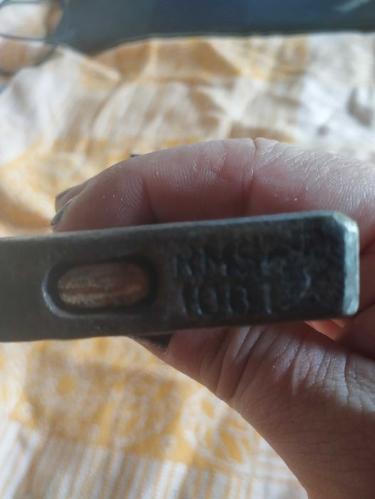 Młotek z trzonkiem drewnianym