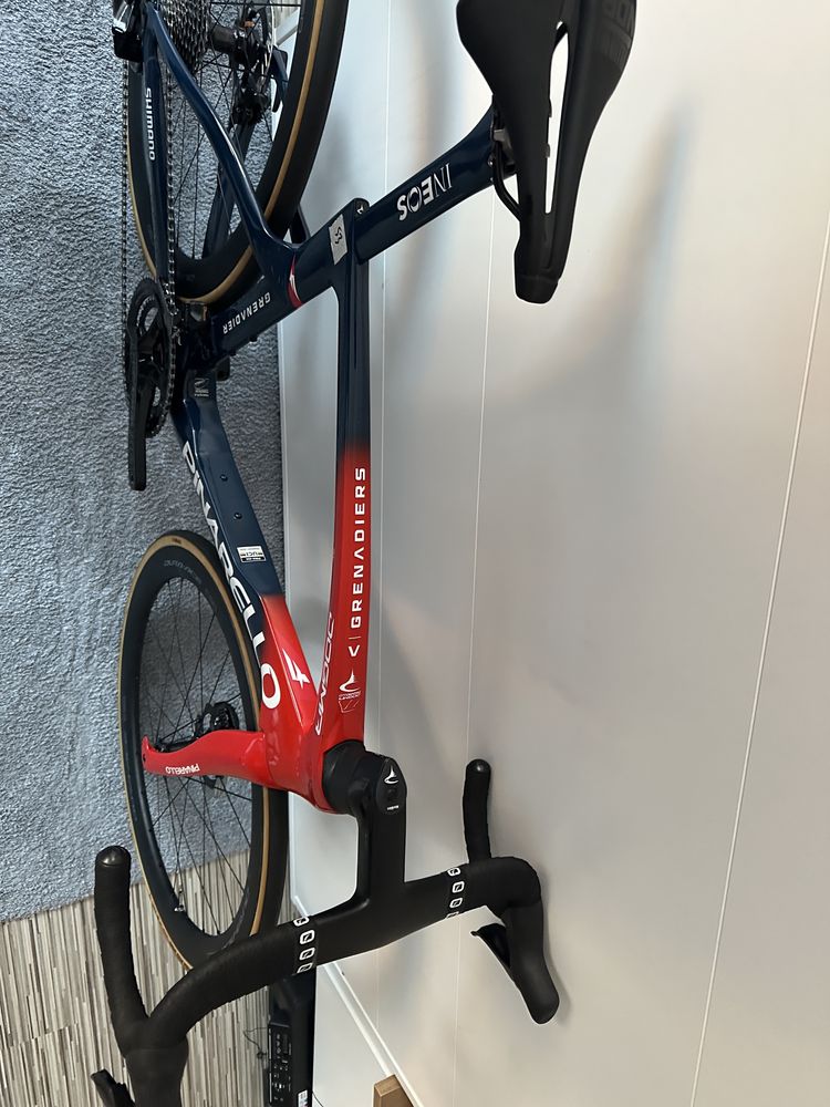 Pinarello dogma F ineos grenadiers