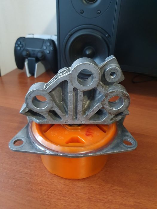 Подушка двигуна ліва Alfa Romeo 159 1.9d