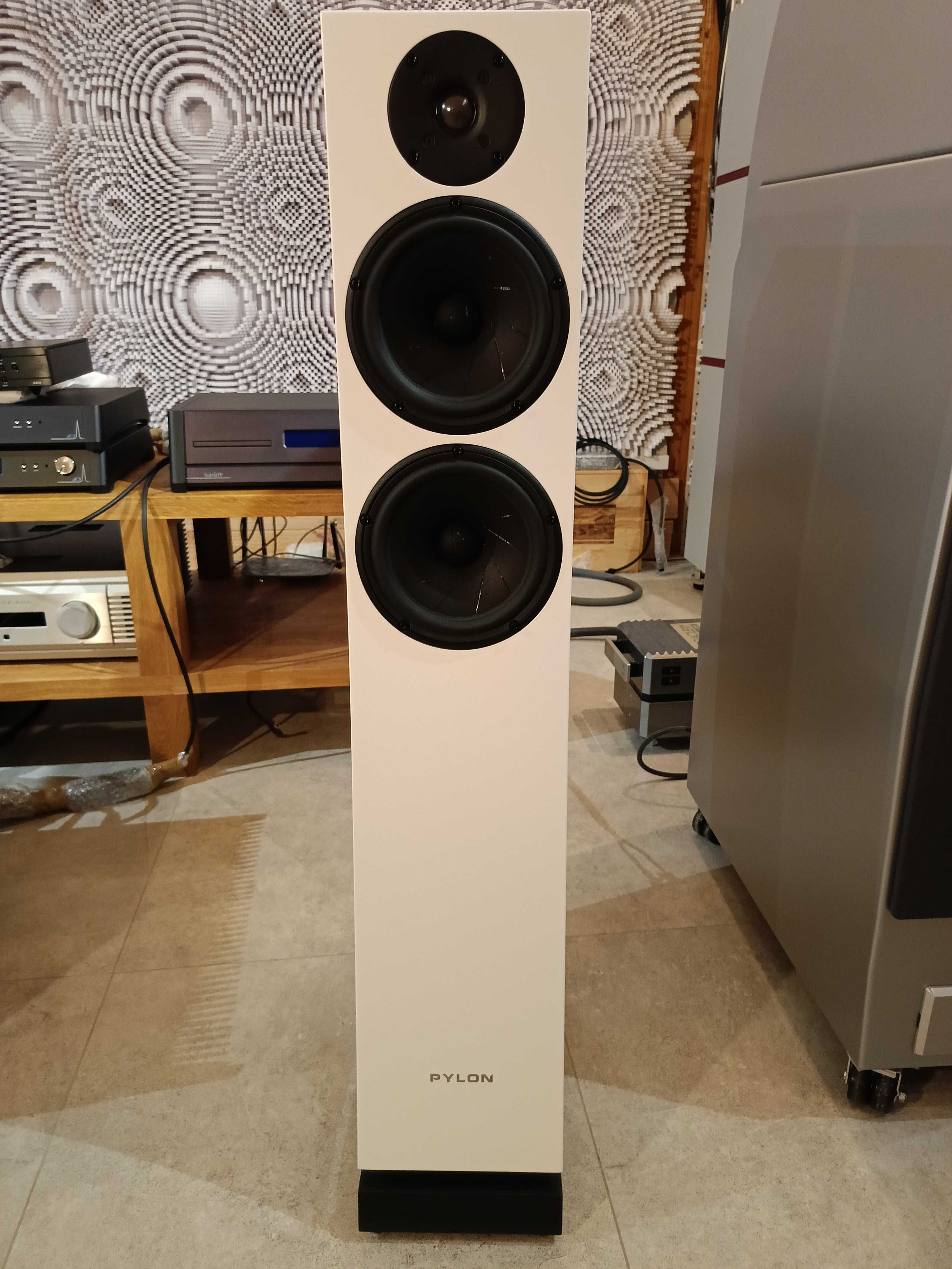 Pylon Jasper 25 mkII black kolumny podlogowe.