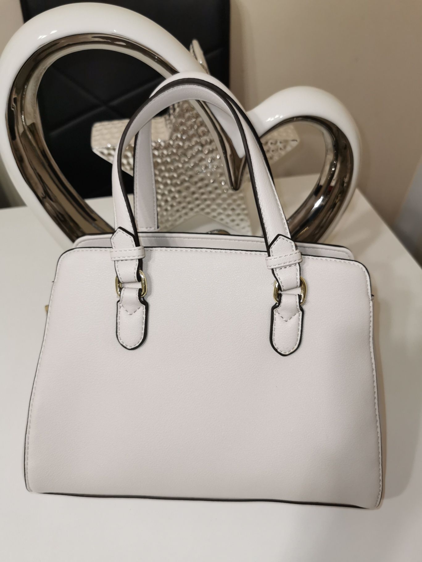 Nowa oryginalna torebka firmy Guess model Ciria Satchel ecry