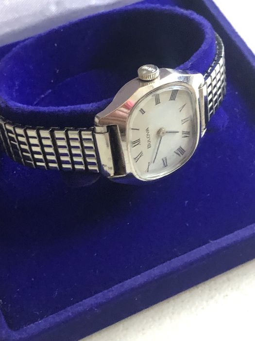 Zabytkowy zegarek damski marki Bulova Vintage