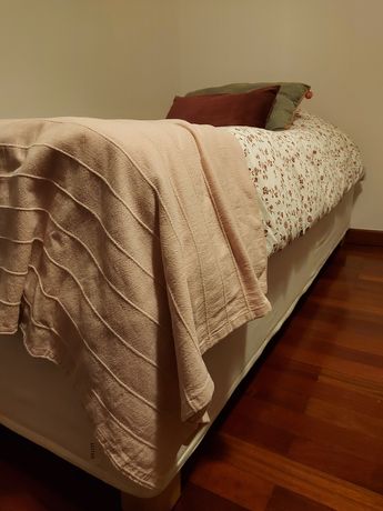 Somier cama solteiro 90 x 200 com arrumação IKEA + colchão