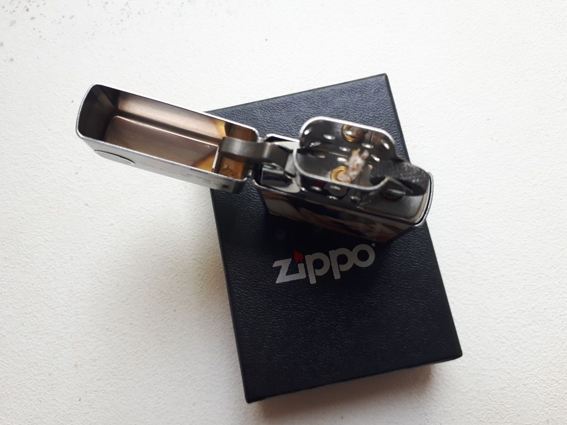 Запальничка zippo, плюс чохол, оригінал