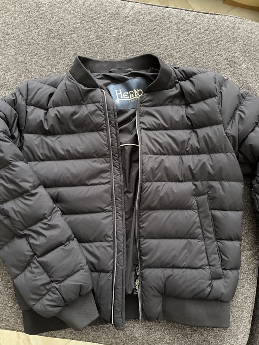 Чорний пуховик бомбер Herno