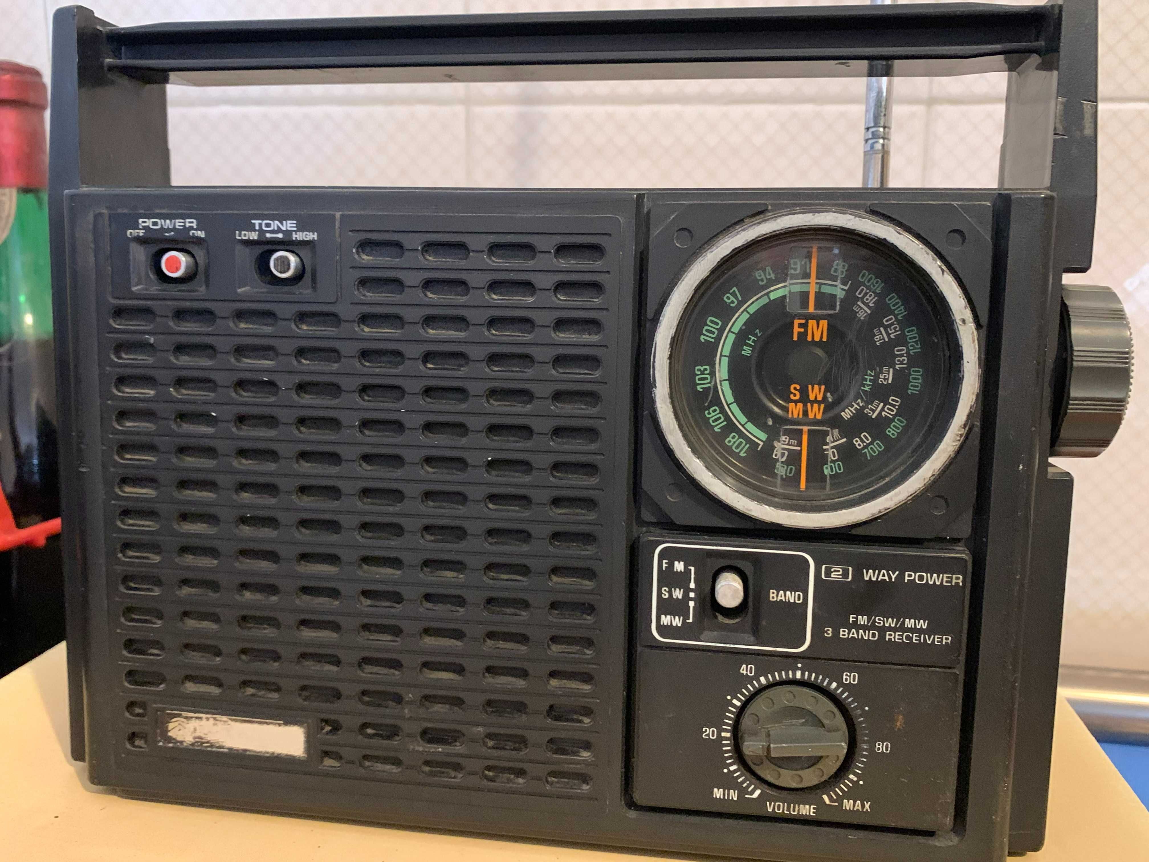 30€ - Radio de 1976 - SANYO RP 7331 fabricado no Japão