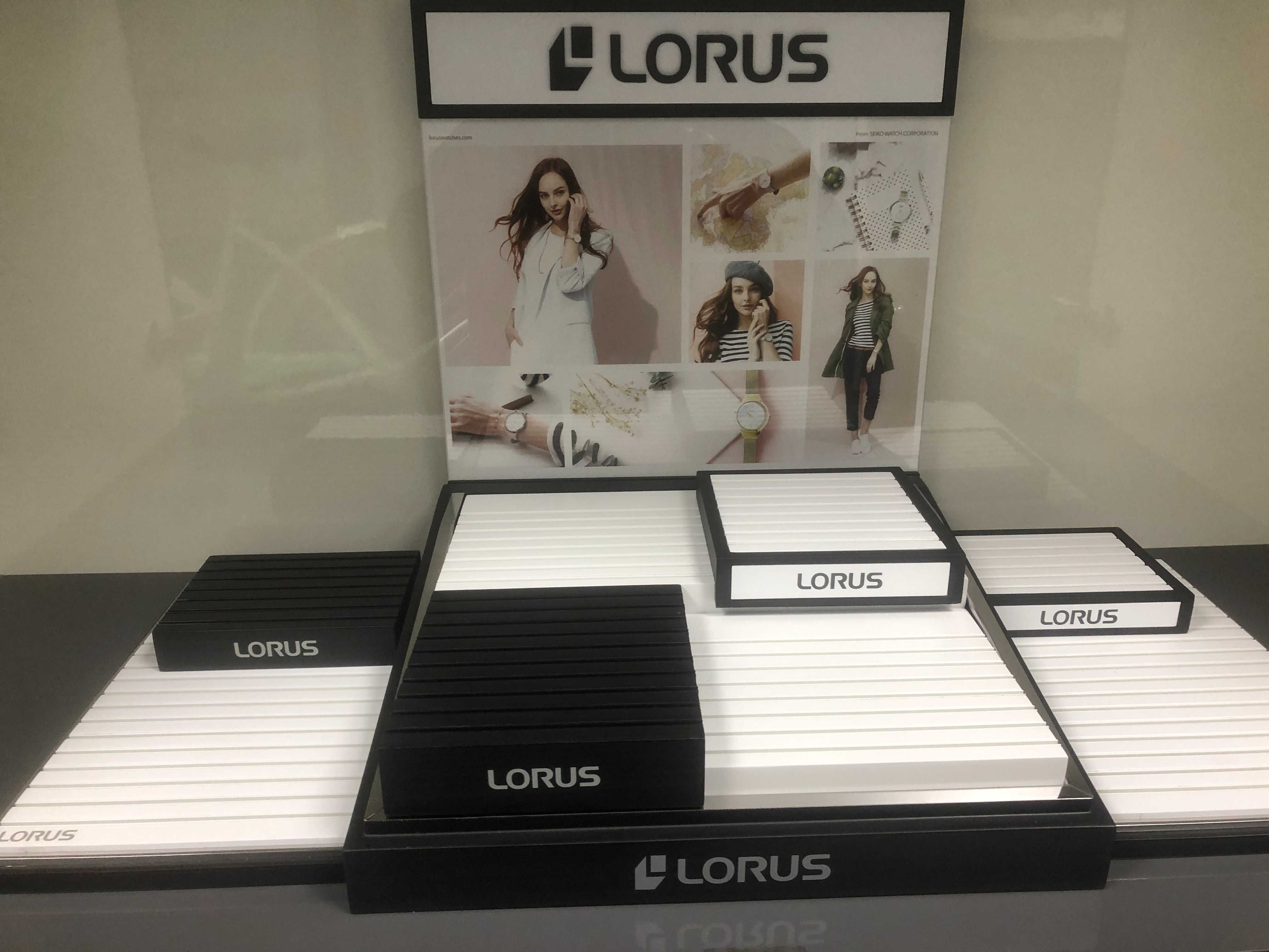 Ekspozytor na zegarki, display Lorus