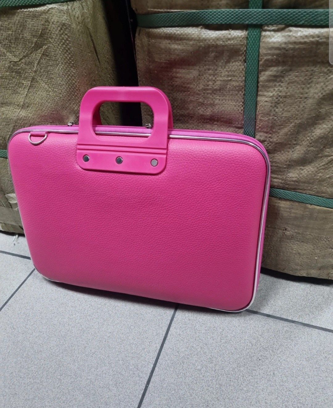 Różowa teczka na laptop 15,6 cali wymiary 40×29 cm