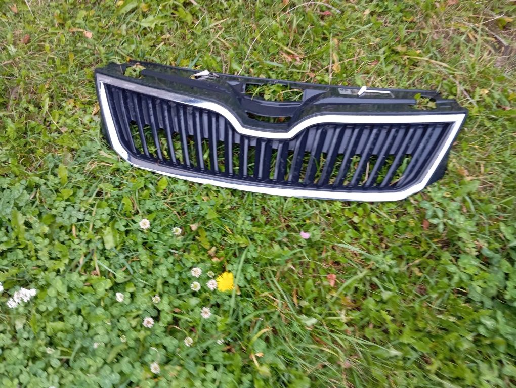 Grill atrapa chłodnicy Zderzaka przedniego przód Skoda Rapid 5JA