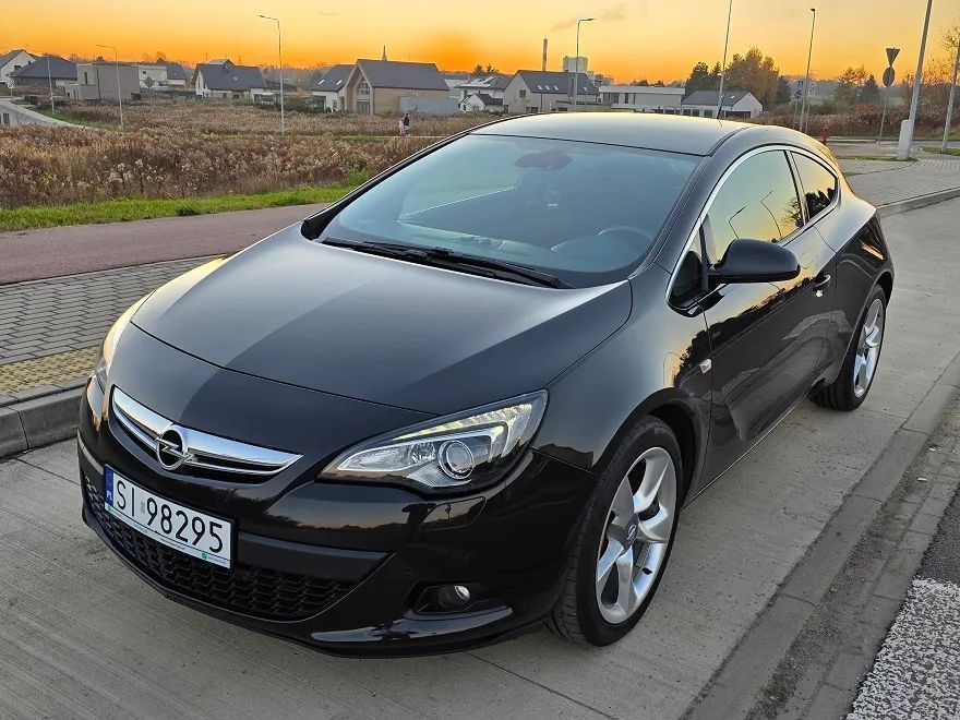 Opel Astra GTC 1,4 Turbo 140 KM Innovation Xenon Navi Kamera Car Player Serwis