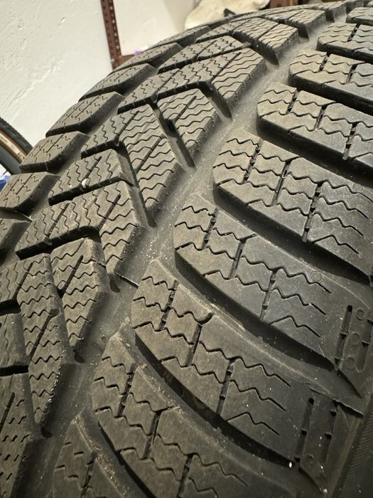 1x Opona zimowa Pirelli SottoZero 3, 225/45 R18, 2023r