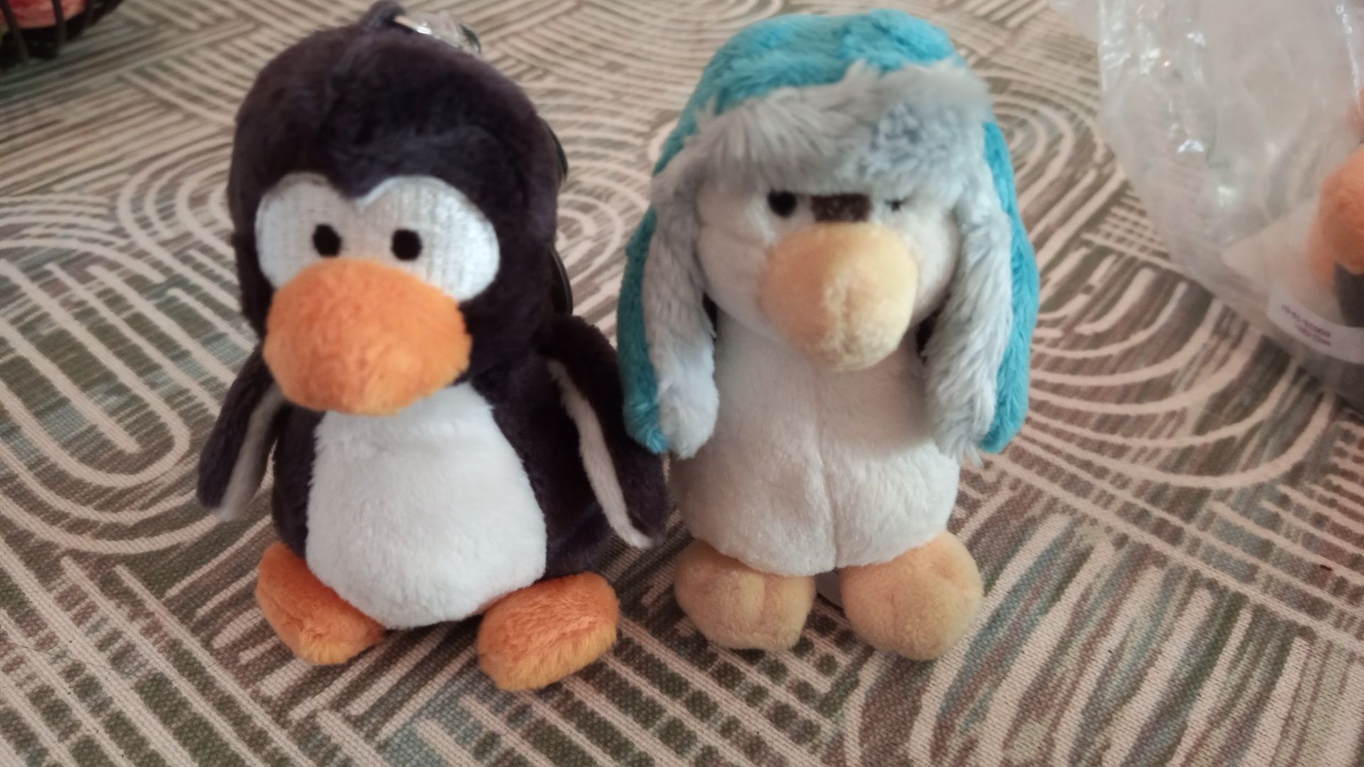 Bonecos de peluche e porta-chaves em peluche NICI