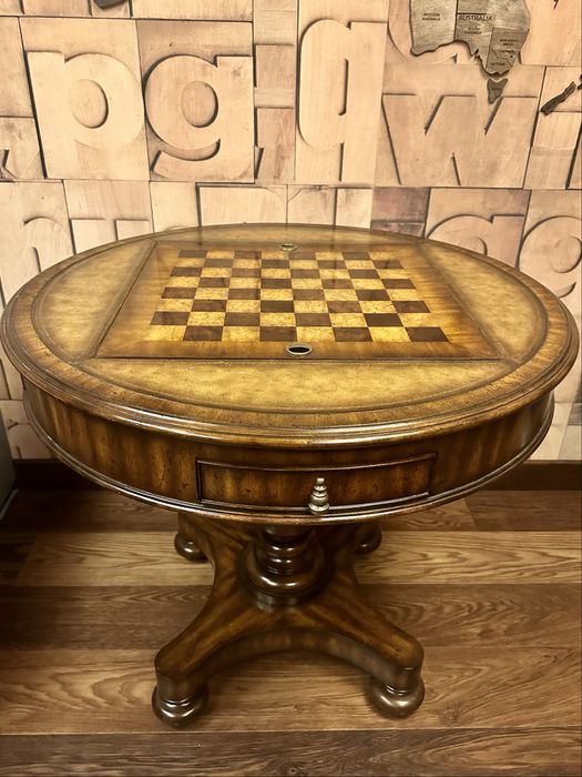 Круглий гральний стіл Maitland-Smith