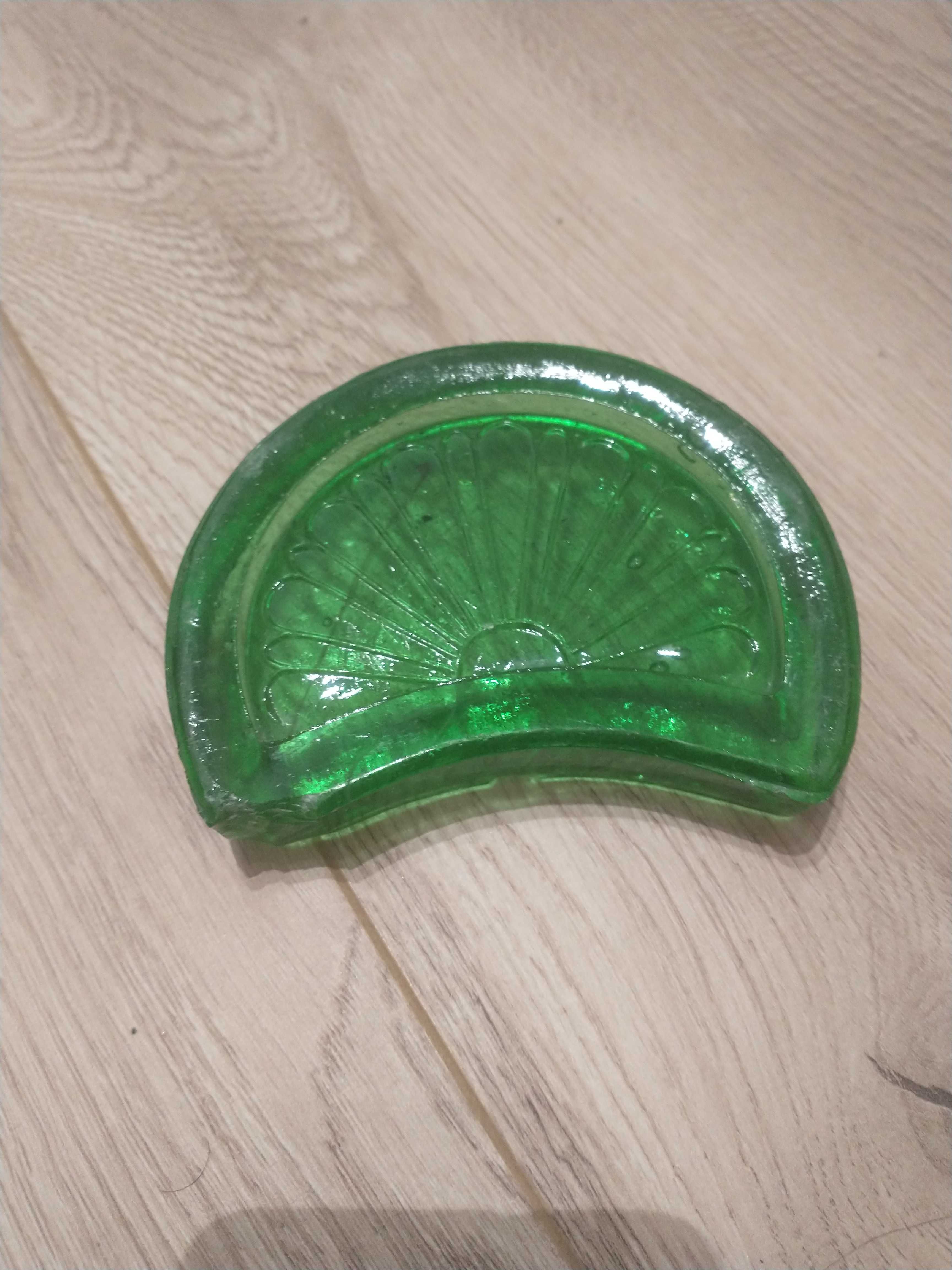 Przycisk do papier (paterka) z zielonego szkła uranowego