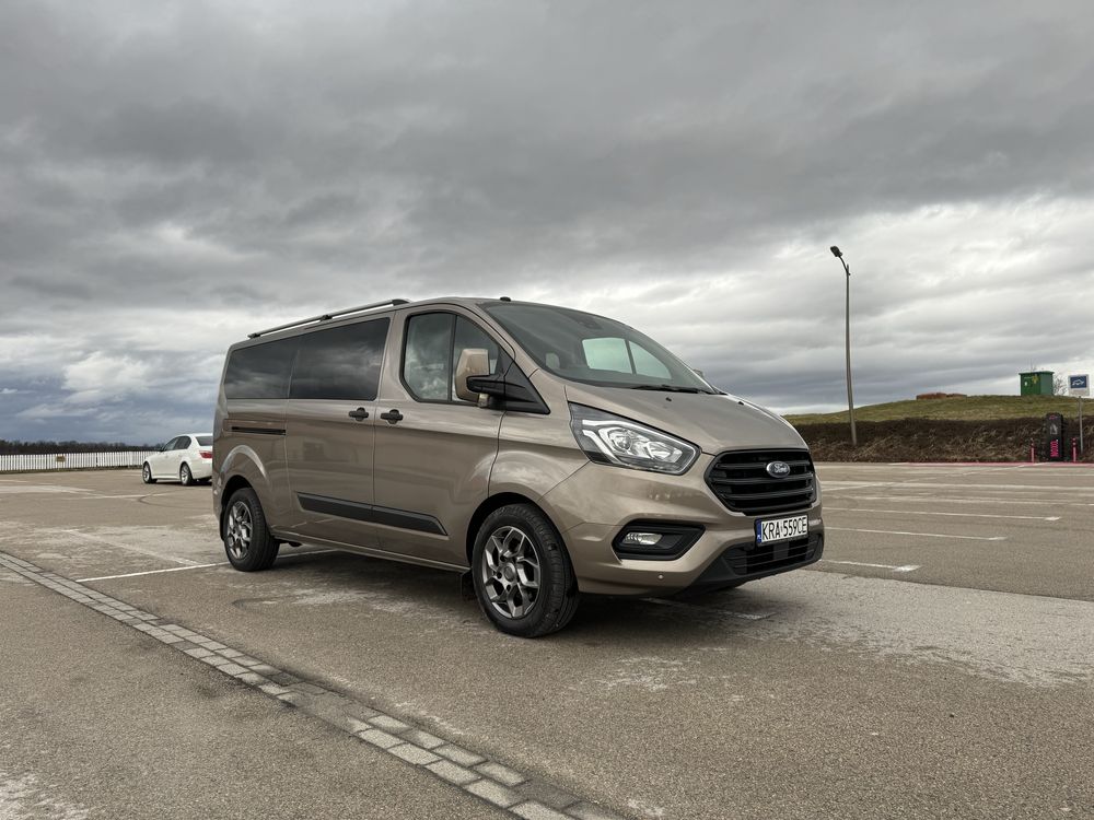 Wynajem  9 osobowego busa plus box na narty 500 l