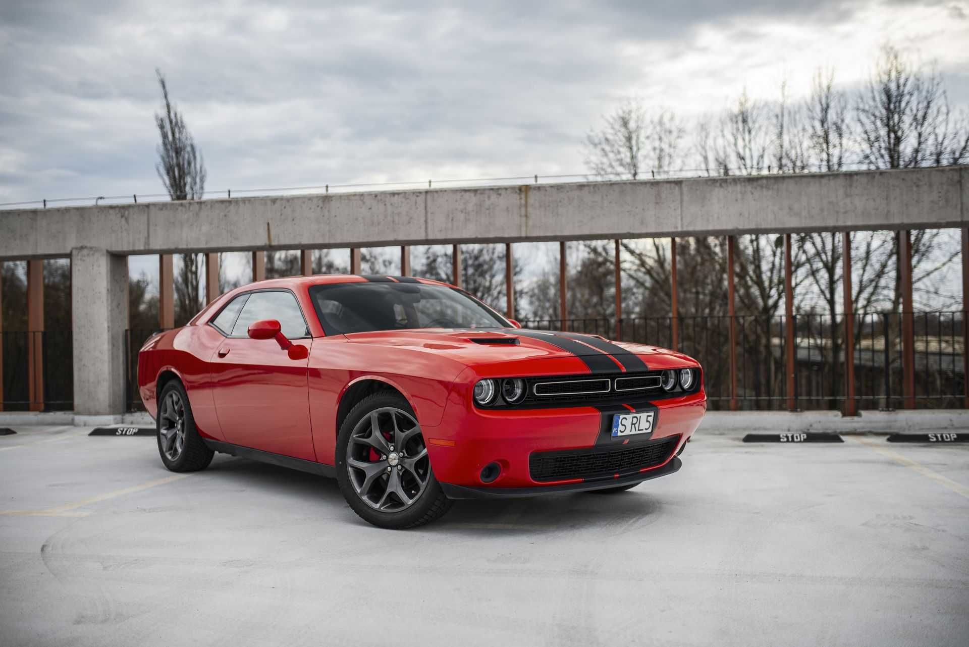 Wynajem aut AMERYKAŃSKICH V6 V8 Mustang Camaro Challenger LOTNISKO
