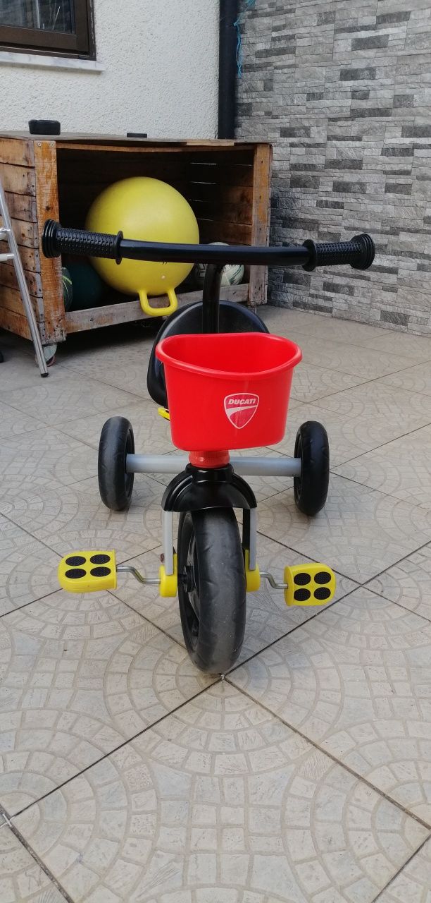 Triciclo pedais Ducati