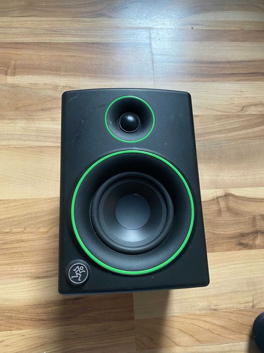 Monitory Mackie CR4