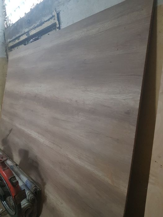 Płyty meblowe całe i w kawałkach, półki.