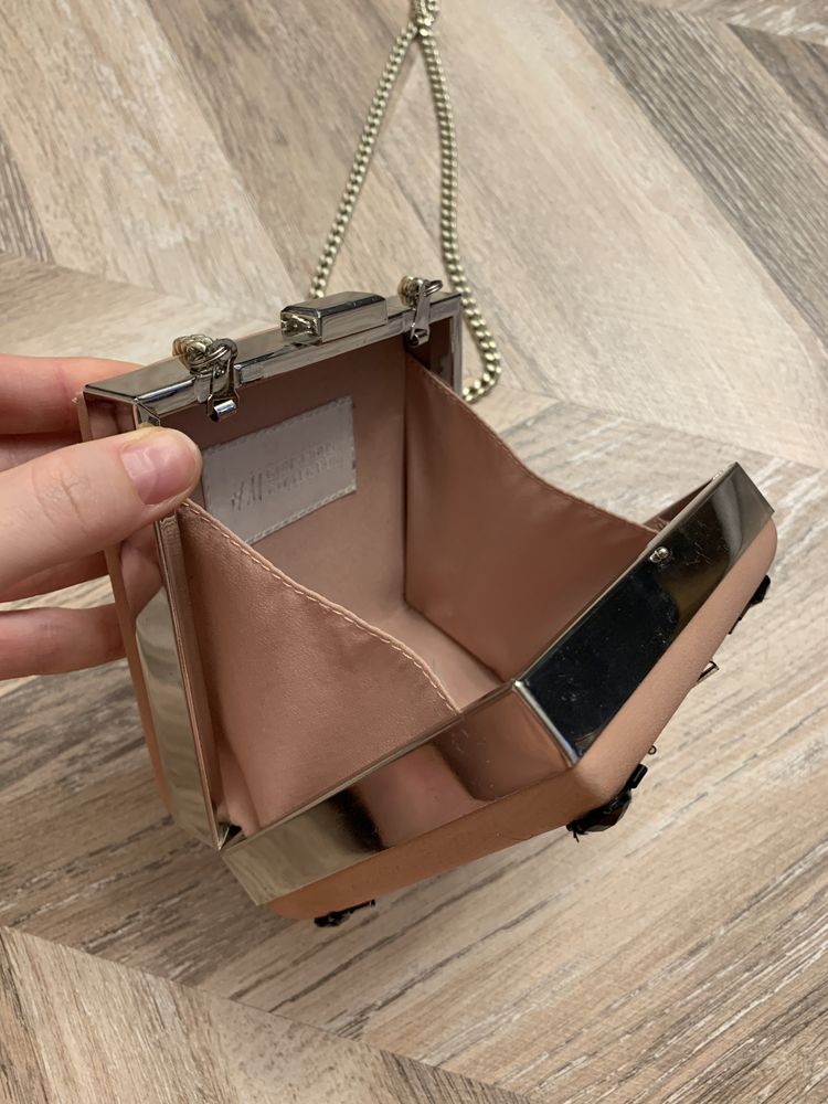 H&M torebka mała kopertówka z aplikacjami beżowa kremowa srebrna