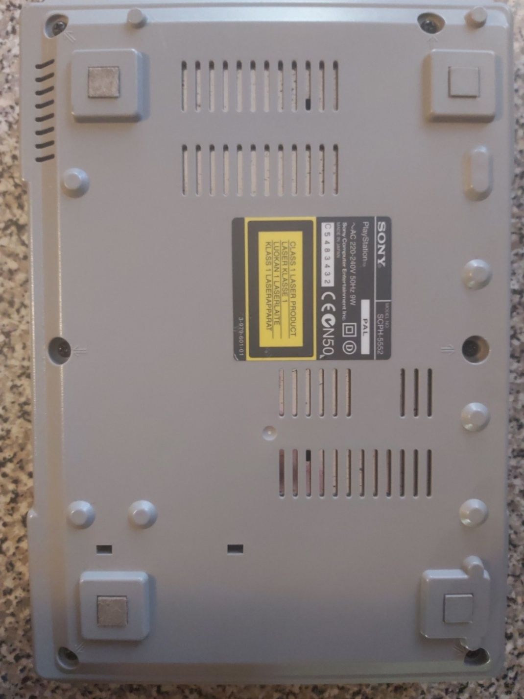 Ps1 fat com jogos 2 comandos e cartão de memória.