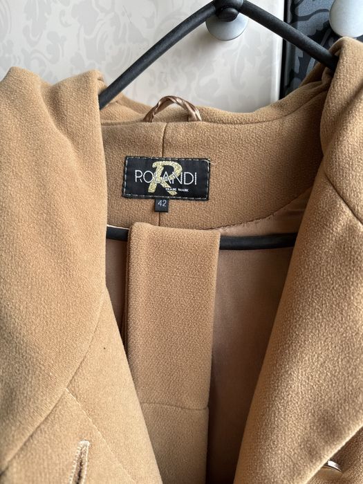 Кашемірове пальто на утепленні з капюшоном