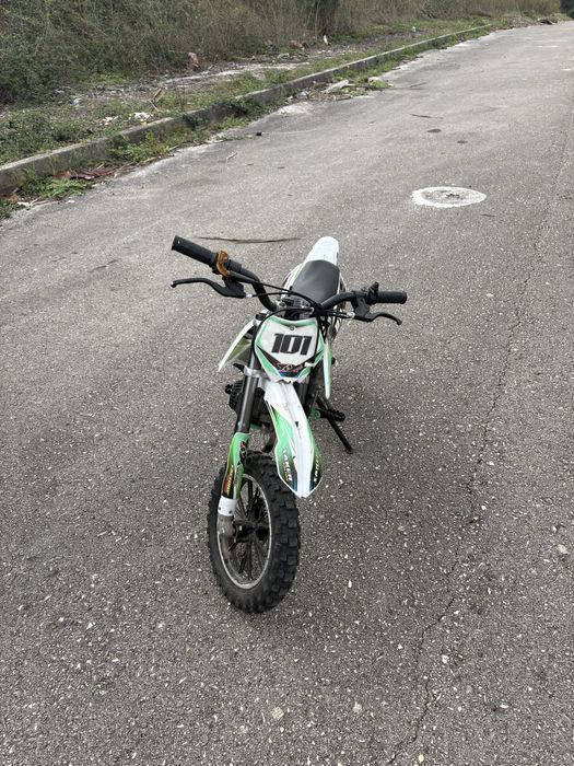 mini mota 50cc.  Leiam a legenda