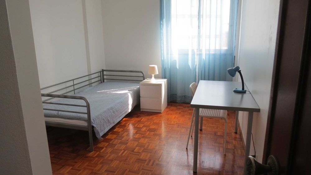 Quarto mobilado junto ao ISEL - Chelas