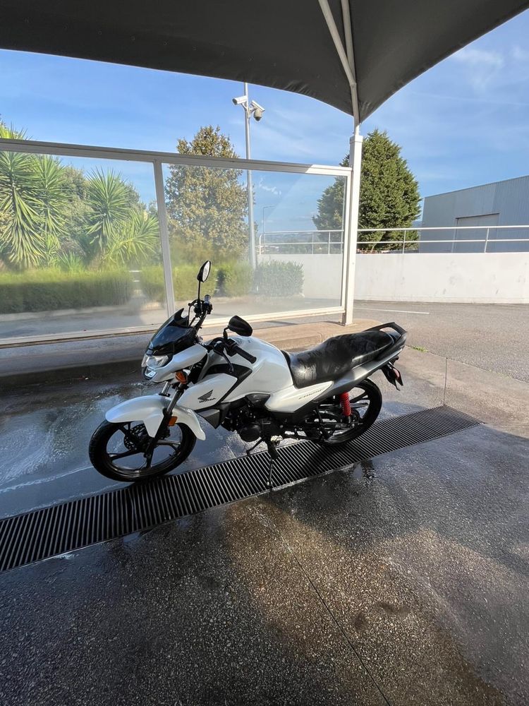 Moto CB125F semi-nova
