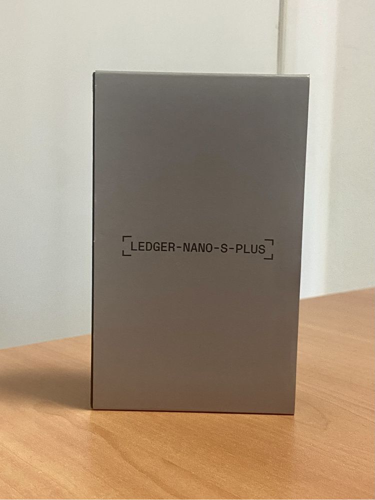 Ledger Nano S Plus - Pen de Cryptomoedas