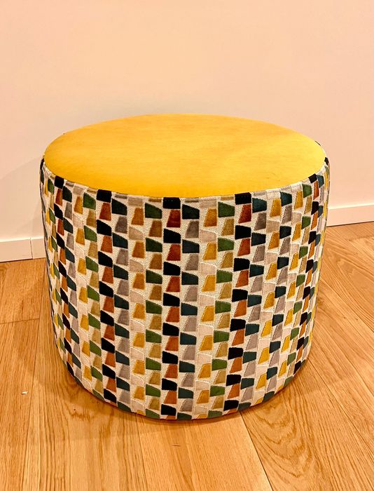 Pouf decorativo como novo.